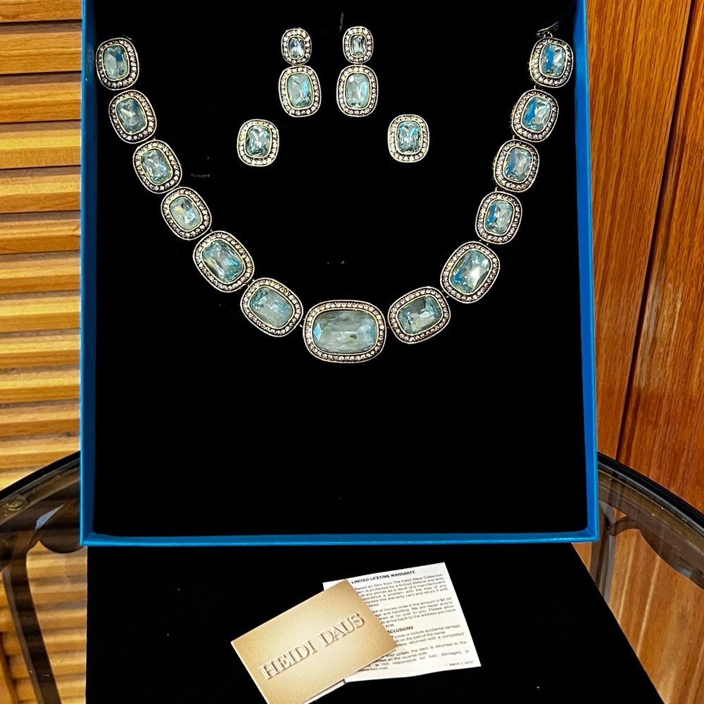 Heidi Daus Ice Blue Crystal Necklace & Earrings Set - NWT💎❄️